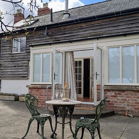 Hotel The Old Vicarage Dolfor Newtown  Exterior foto